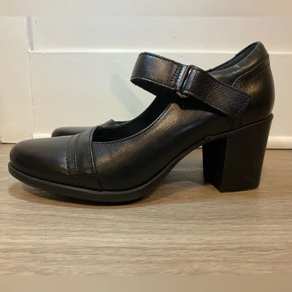 Clarks Black Leather Mary Jane Heels - Picture 3 of 5